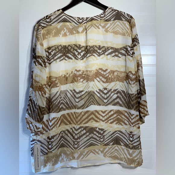 Alfred Dunner women’s size 18 vneck top w/ embellished neckline & button sleeves - Picture 3 of 11